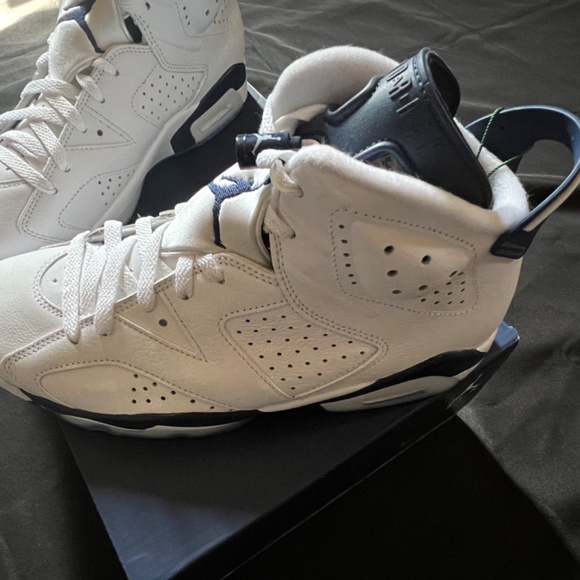 Authentic - Jordan 6 Retro \
